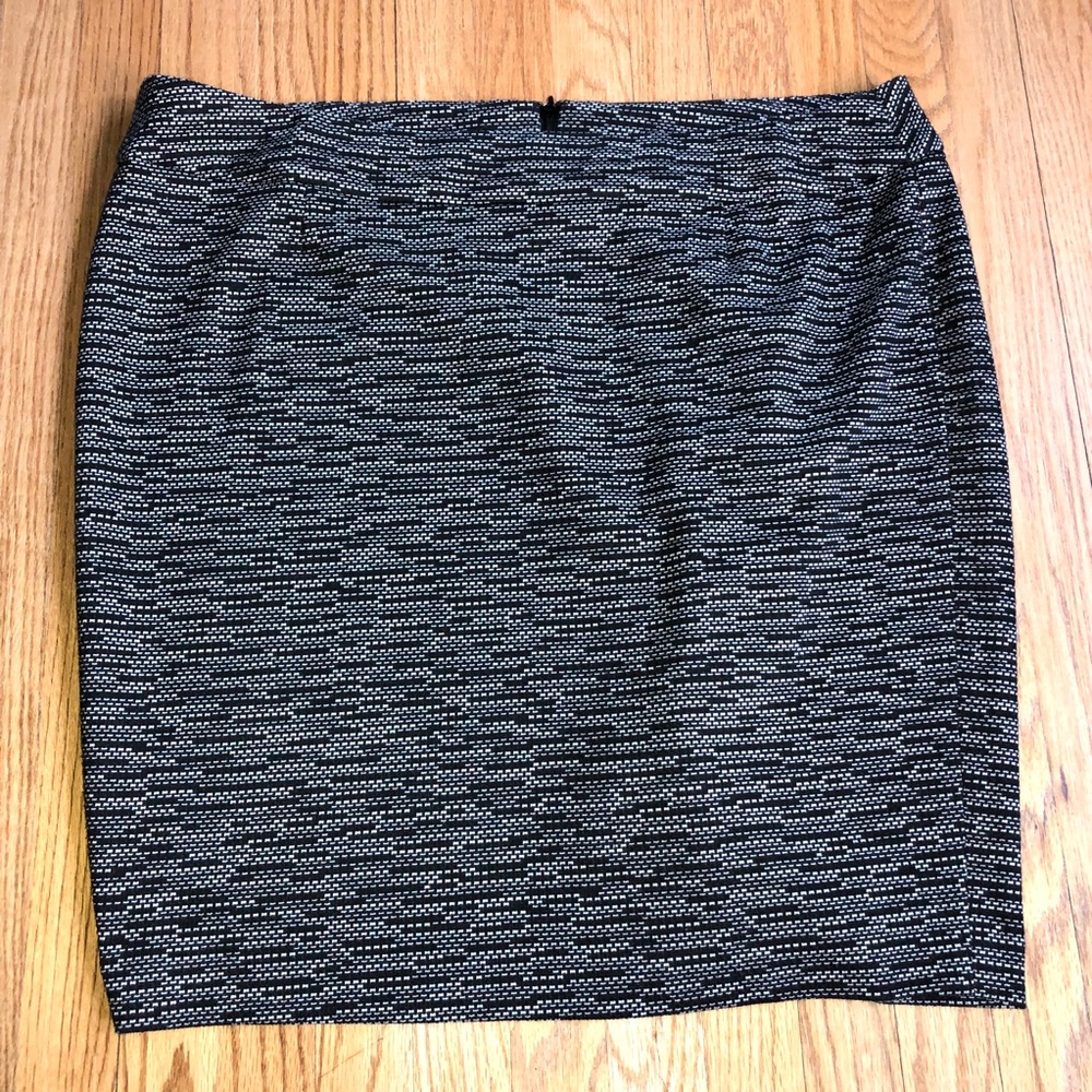 Textured fabric pencil skirt